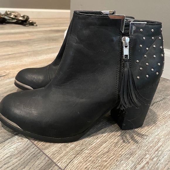 Steve Madden Shoes - MTMG Boho real leather boots